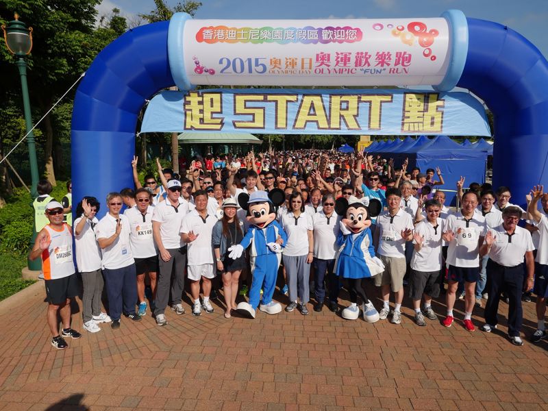 Government officials, Legislative Councilors, elected officers of the Federation and representatives of the event sponsors were excited to join the Olympic Fun Run.